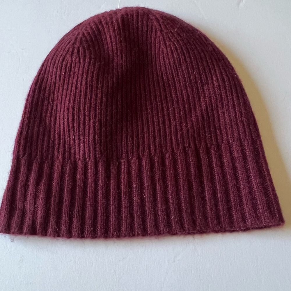 NORDSTROM RACK WOMENS CASHMERE KNIT BEANIE BURGUNDY OS NWT